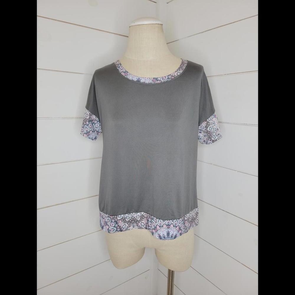 NWT Ink & Ivy grey with pink floral tee shirt